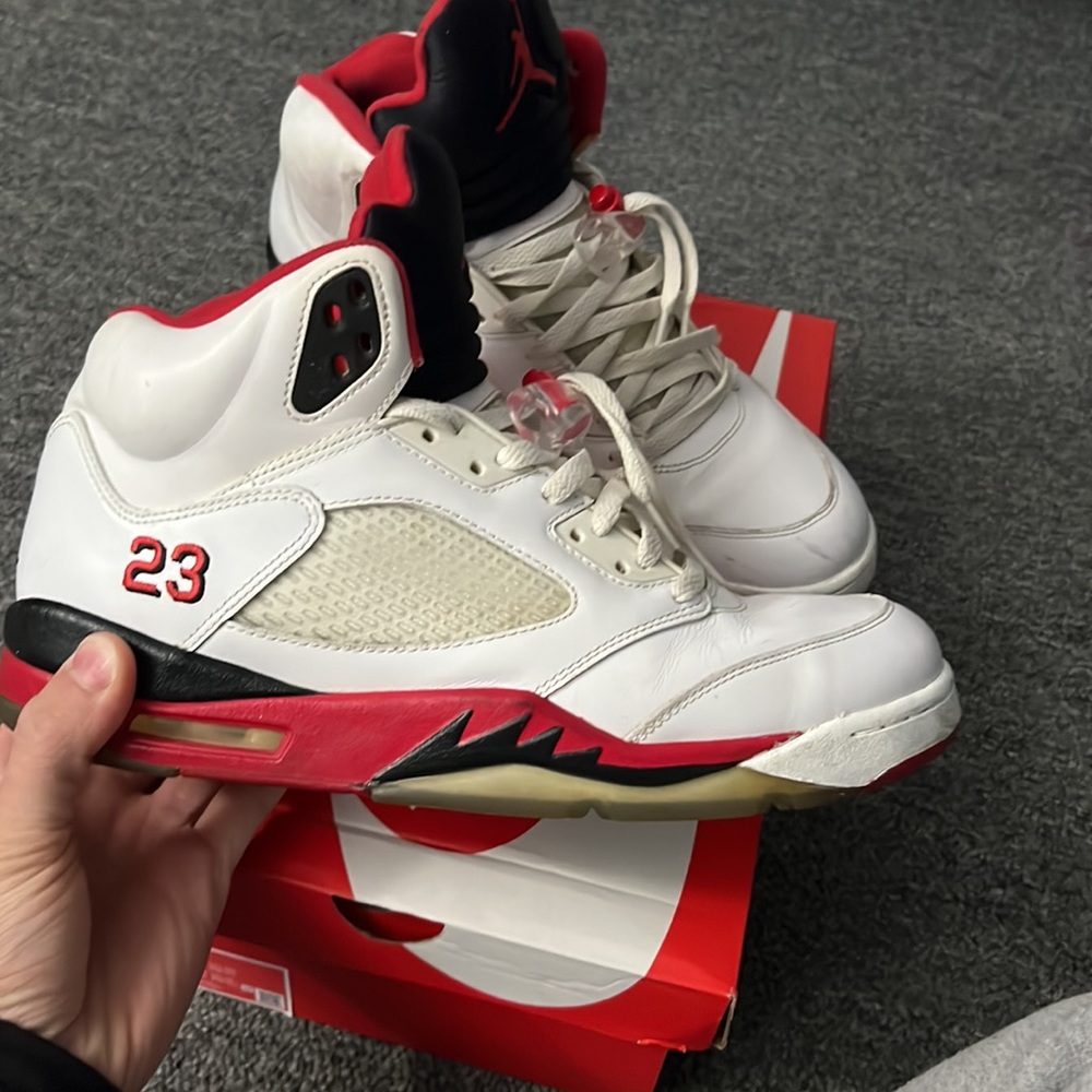 Nike Jordan fire red 5